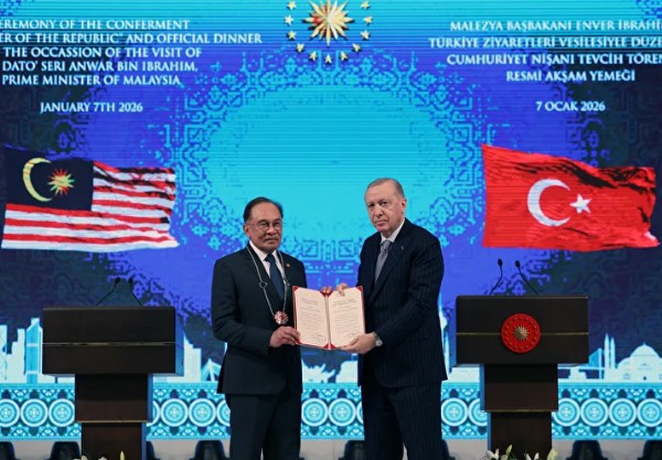 Cumhurbaşkanı Erdoğan'dan Malezya Başbakanı İbrahim'e Cumhuriyet nişanı